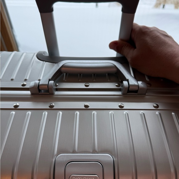 RIMOWA Silver Aluminum Suitcase Large Check-in - Picture 5 of 15